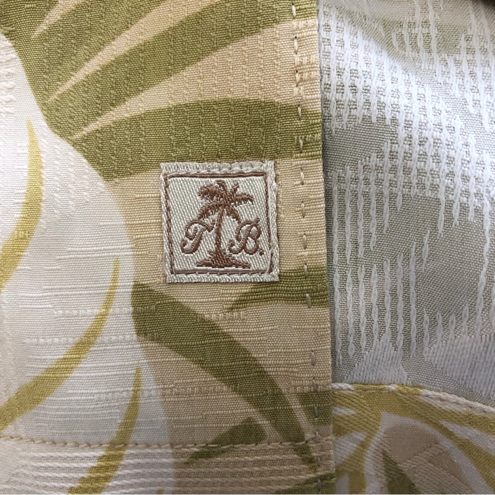 TOMMY BAHAMA 100% Silk Men’s Tropical Print Short Sleeve Casual Shirt Size S - Picture 6 of 9